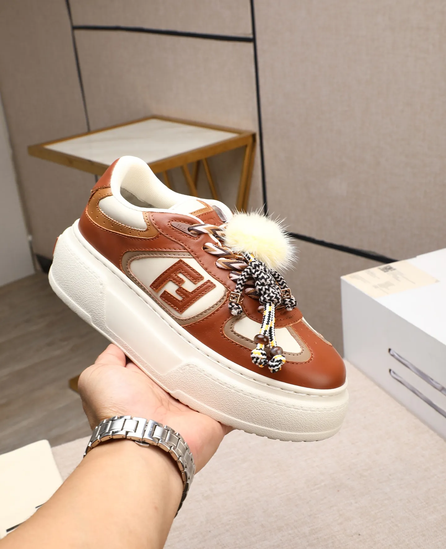 Men's shoes 💰740 Top quality Fendi Match series 25 latest colors Pendant thick sole lace casual FENDI Match lace. Made of light pink leather with white and ocher brown details. Contrast leather FF appliqué on the sides and hiking laces in white, pink and ocher brown. Thick rubber sole with oversized embossed FENDI lettering on the heel. Metal ring charm on the tongue: A small braided doll with contrasting mink fur details and gold metallic FF on the right shoe. The left shoe features a braided cord with contrasting mink double pom poms, metallic FF beads, and Pequin print pattern and logo. Upper: Original custom-made imported first-layer cowhide. Inner lining: Imported custom-made breathable mesh lining. Sole: Original open-molded ultra-light foam material. Bottom thickness: 5CM. Number of yards: women's 35-40 (custom-made 40 non-refundable).